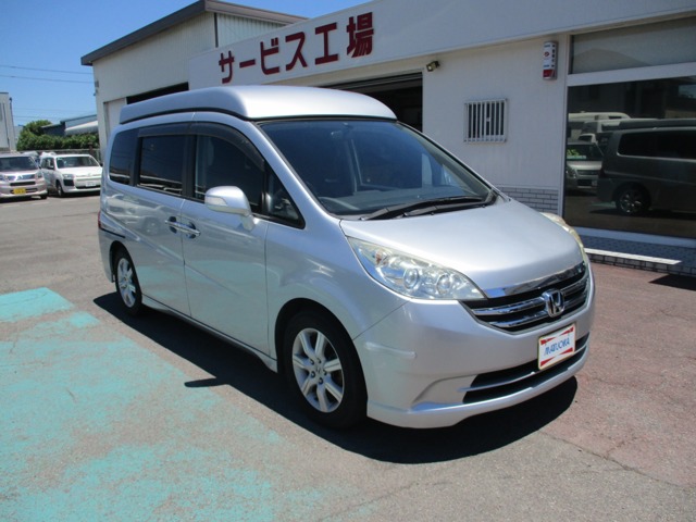 2009 Honda Stepwgn – thumbnail 2