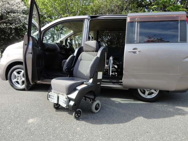2006 Nissan Serena – thumbnail 2