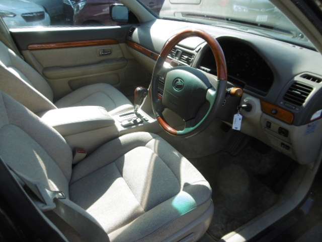 2000 Toyota Progres – thumbnail 2