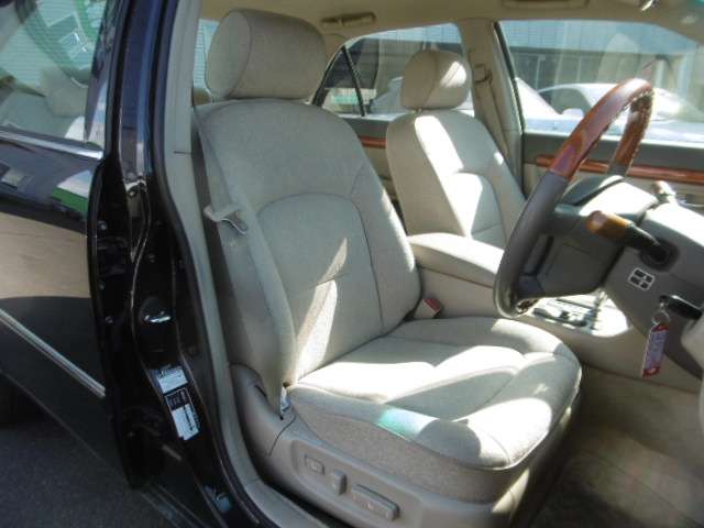 2000 Toyota Progres – thumbnail 3