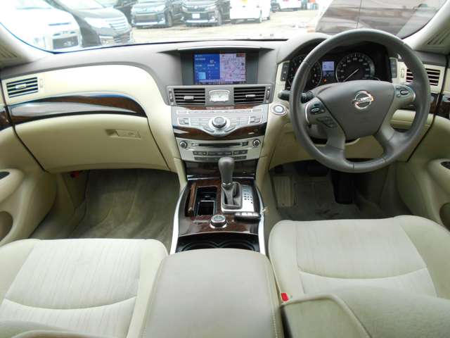 2009 Nissan Fuga – thumbnail 2