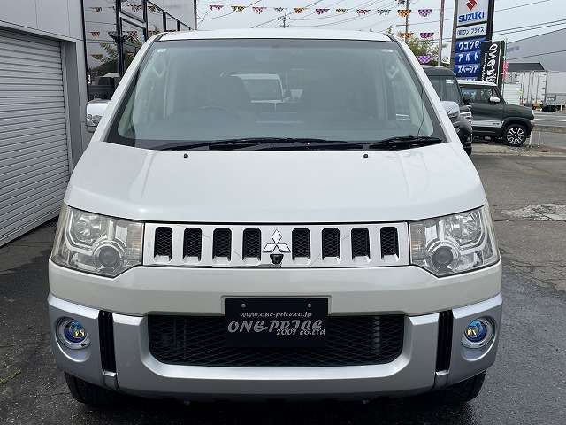 2008 Mitsubishi Delica D:5 – thumbnail 2