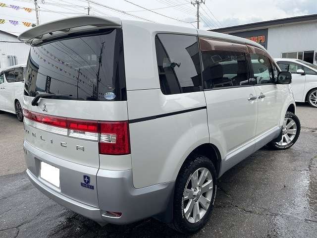 2008 Mitsubishi Delica D:5 – thumbnail 4