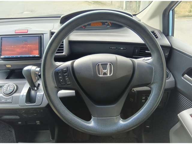 2009 Honda Freed – thumbnail 2