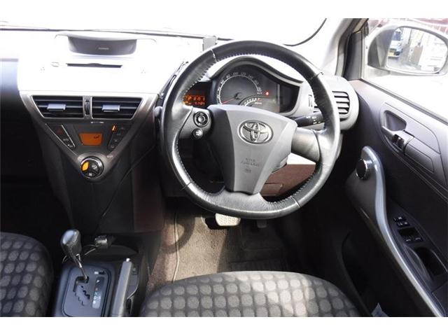 2010 Toyota iQ – thumbnail 4