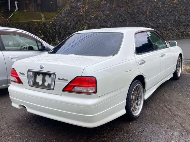 1998 Nissan Cedric – thumbnail 3
