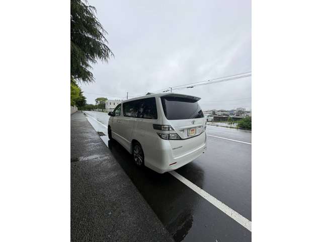 2010 Toyota Vellfire – thumbnail 4