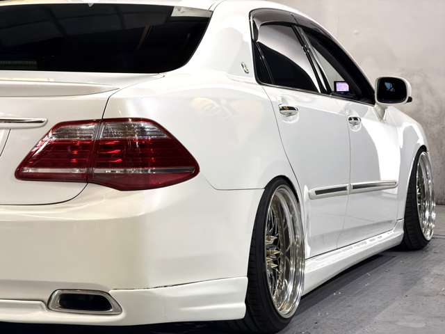 2010 Toyota Crown Athlete – thumbnail 4