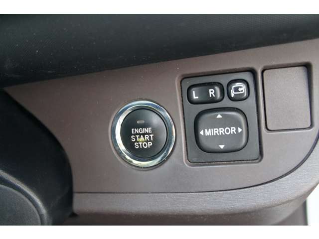 2009 Toyota iQ – thumbnail 2