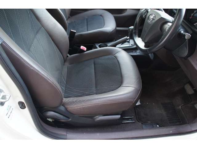 2009 Toyota iQ – thumbnail 3
