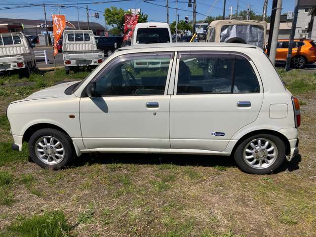 2001 Daihatsu Mira Gino – thumbnail 2