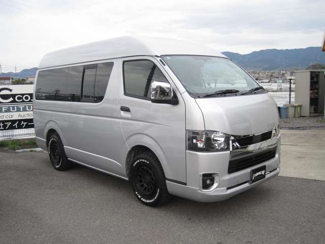 2009 Toyota Hiace – thumbnail 2