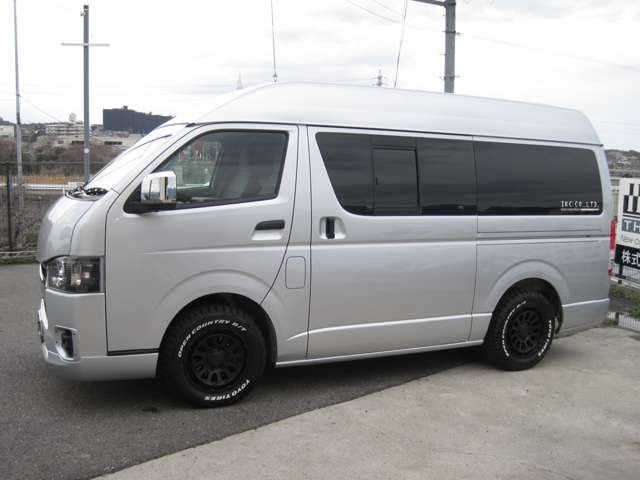 2009 Toyota Hiace – thumbnail 3