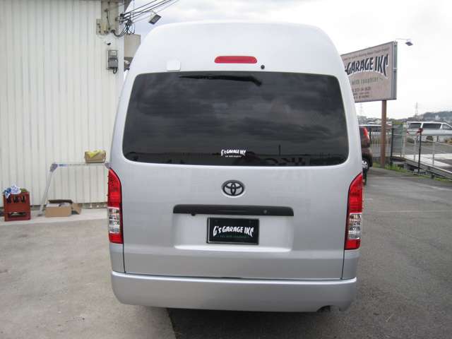2009 Toyota Hiace – thumbnail 4