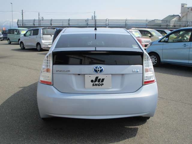 2010 Toyota Prius – thumbnail 3