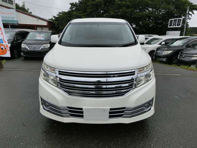 2010 Nissan Elgrand – thumbnail 2