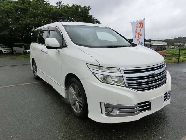 2010 Nissan Elgrand – thumbnail 3