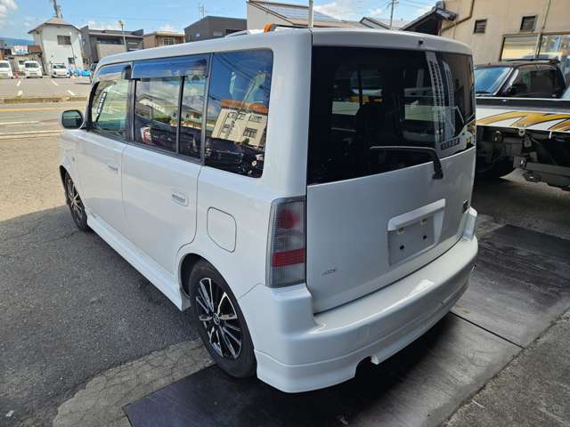 2005 Toyota bB – thumbnail 4