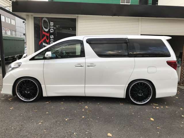 2011 Toyota Alphard – thumbnail 2