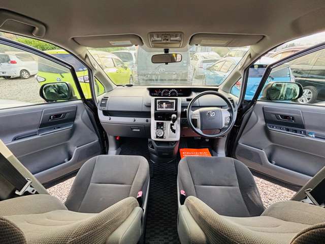 2009 Toyota Noah – thumbnail 3