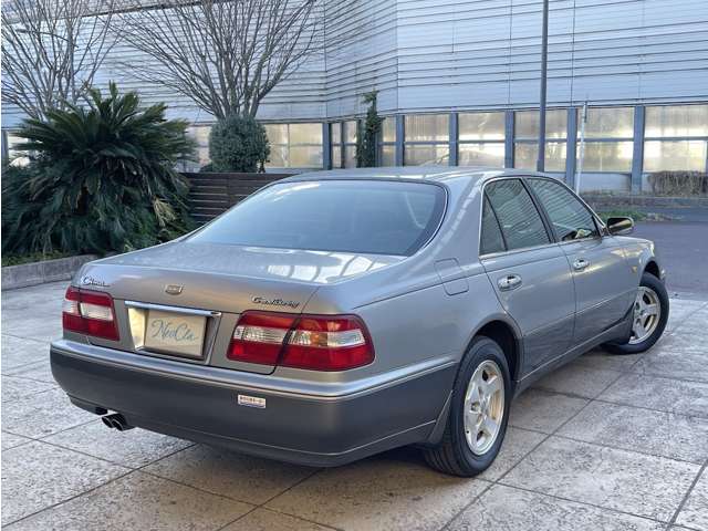 1998 Nissan Cima – thumbnail 2