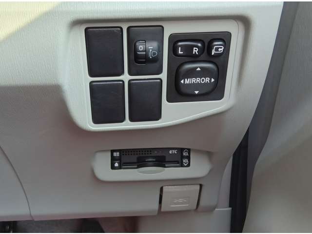 2010 Toyota Prius – thumbnail 3