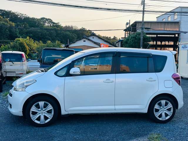 2009 Toyota Ractis – thumbnail 2