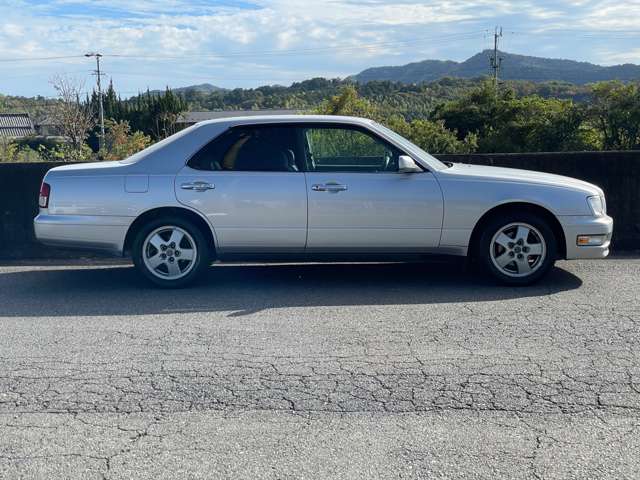 1997 Nissan Cedric – thumbnail 4