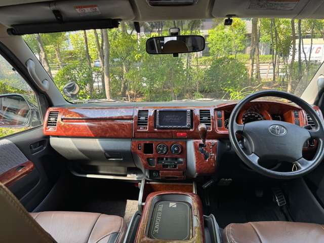 2009 Toyota Hiace – thumbnail 3