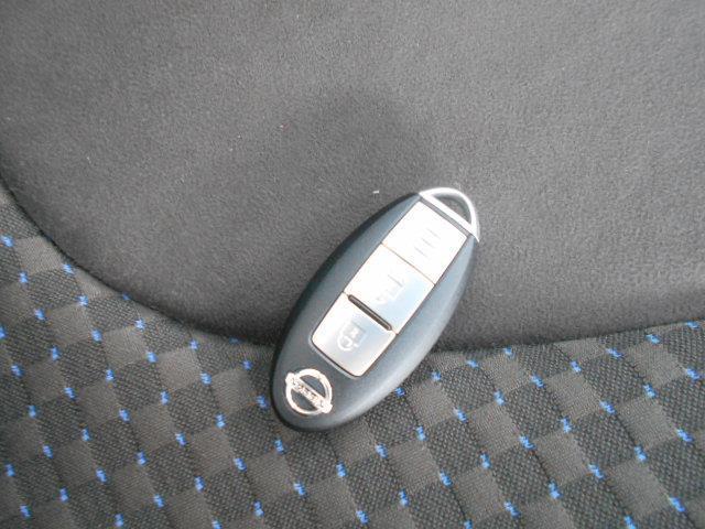 2010 Nissan March – thumbnail 4