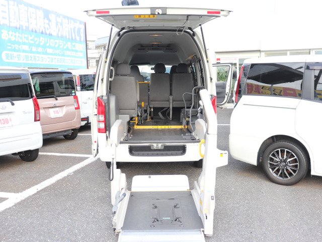 2009 Toyota Hiace – thumbnail 3