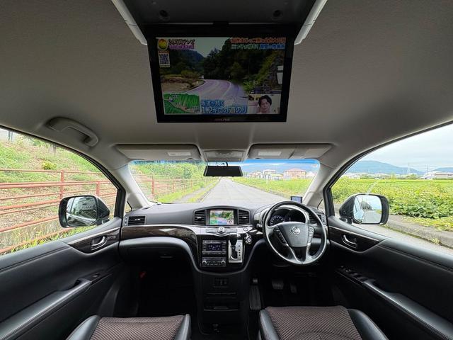 2010 Nissan Elgrand – thumbnail 3