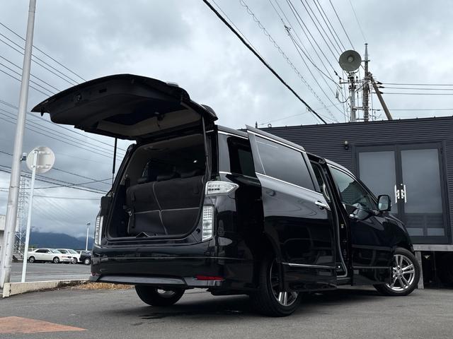 2010 Nissan Elgrand – thumbnail 4
