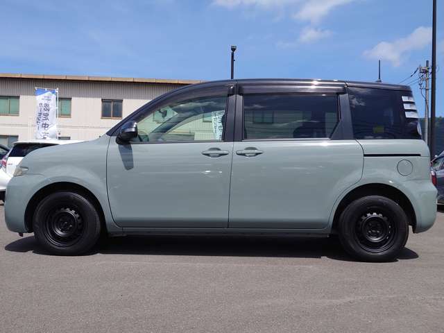 2010 Toyota Sienta – thumbnail 4