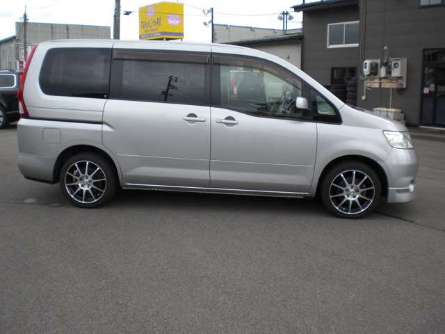 2006 Nissan Serena – thumbnail 4