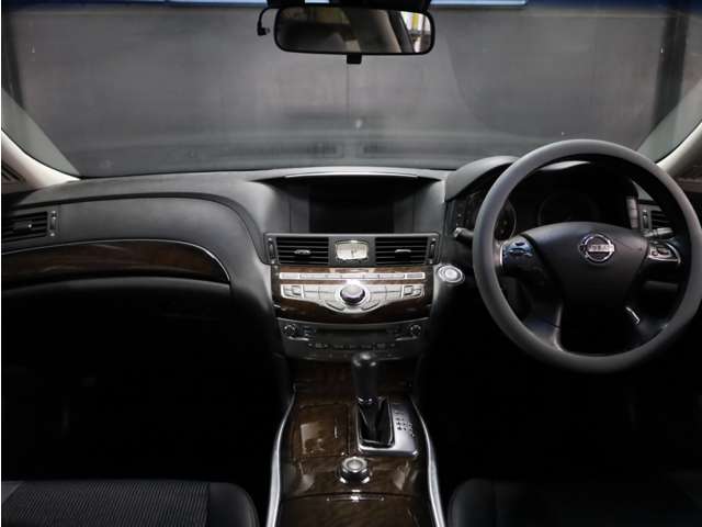 2010 Nissan Fuga – thumbnail 4