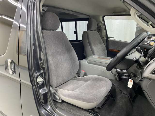 2005 Toyota Regius Ace – thumbnail 4