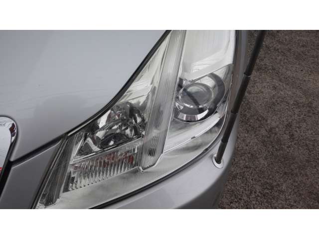 2010 Toyota Crown Royal – thumbnail 4