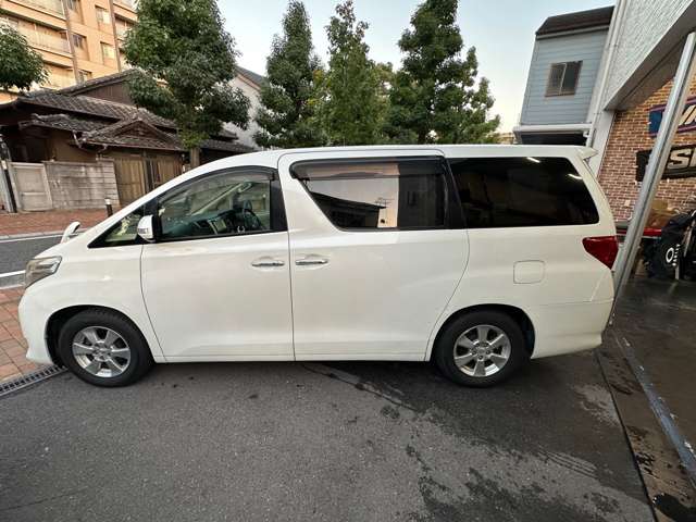 2008 Toyota Alphard – thumbnail 4
