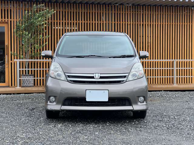 2009 Toyota Isis – thumbnail 4