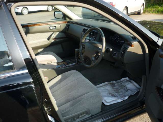1996 Nissan Cima – thumbnail 3