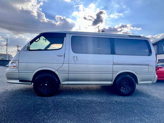 2002 Toyota Hiace – thumbnail 4
