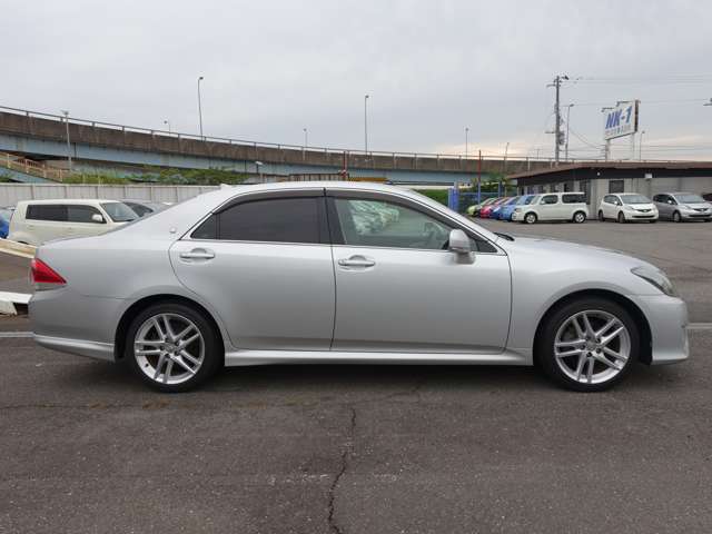2010 Toyota Crown Athlete – thumbnail 4