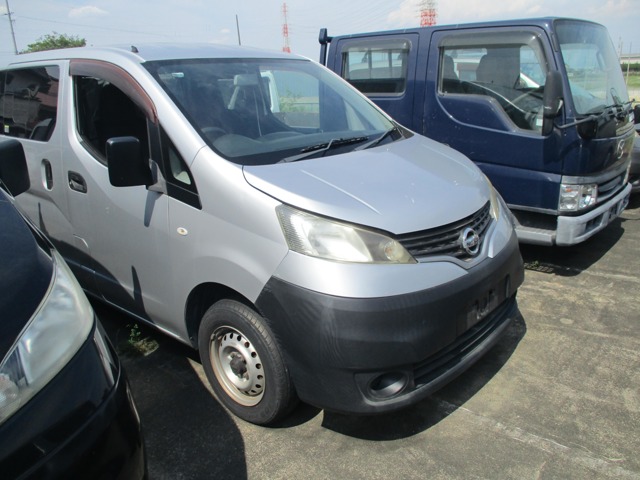 2010 Nissan NV200 Vanette Van – thumbnail 2