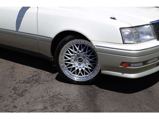 1997 Toyota Crown – thumbnail 4
