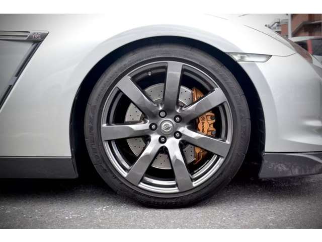 2010 Nissan GT-R – thumbnail 4
