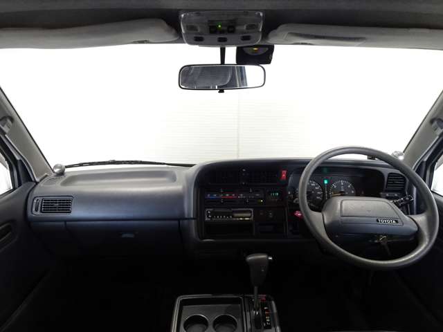 1992 Toyota Hiace – thumbnail 3
