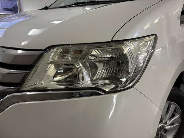 2010 Nissan Serena – thumbnail 3