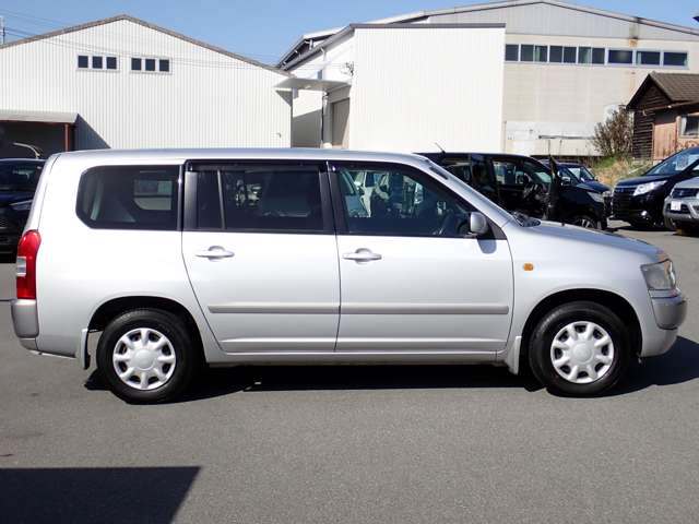2010 Toyota Probox – thumbnail 4