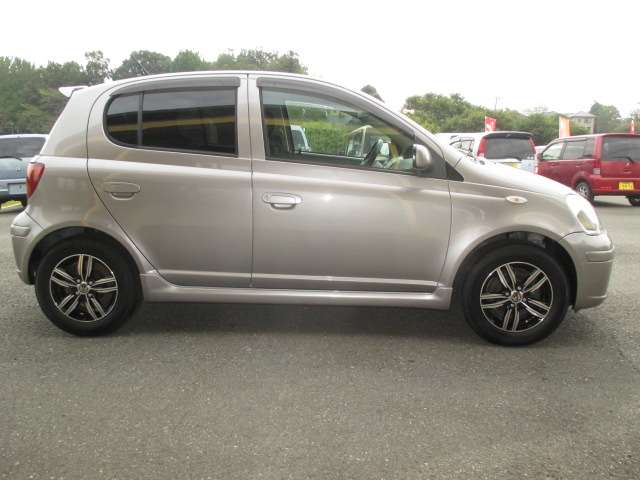 2004 Toyota Vitz – thumbnail 4